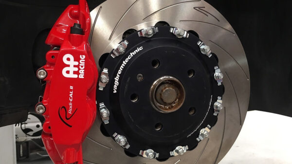 4 piston ap racing calipers with 362x32mm 2 piece discs